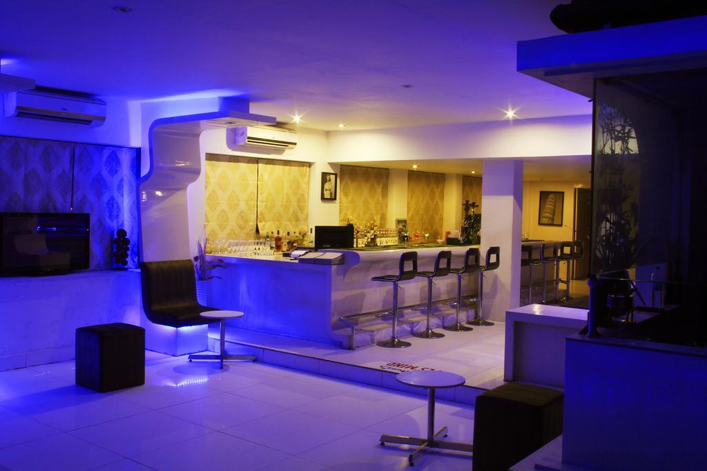เดอะ เพรสซิเดนซี Hotel บูบันเนสชวาร์ ภายนอก รูปภาพ