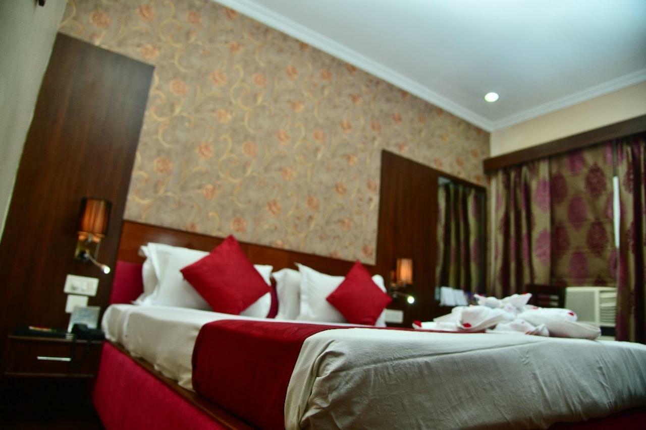 เดอะ เพรสซิเดนซี Hotel บูบันเนสชวาร์ ภายนอก รูปภาพ
